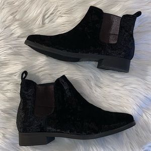 Toms size 6.5 black crushed velvet ankle booties